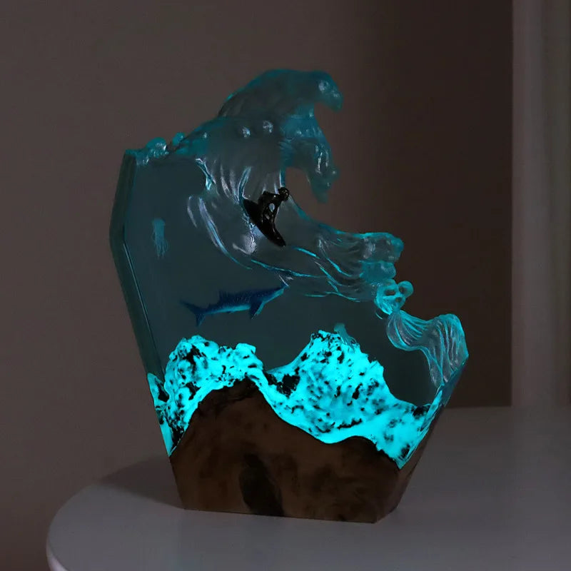 Houle – lampe en résine baleine et vague océane